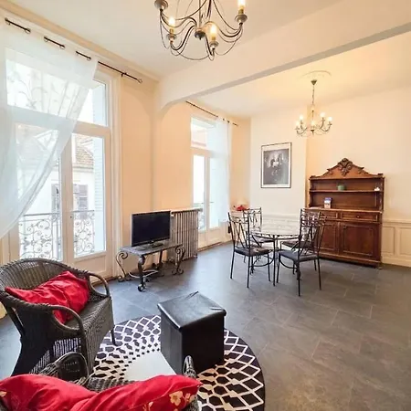 De Charme, Centre Vichy, Thermes Апартаменты *
