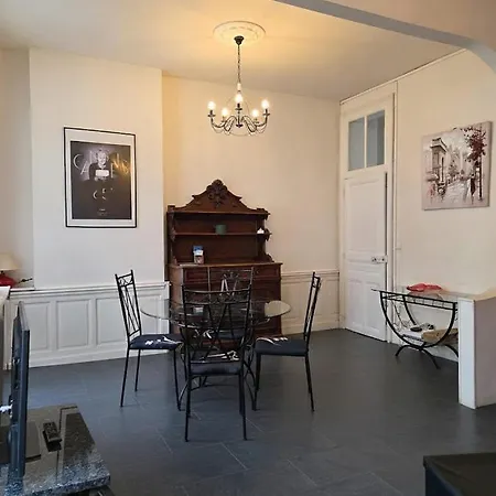 De Charme, Centre Vichy, Thermes 公寓