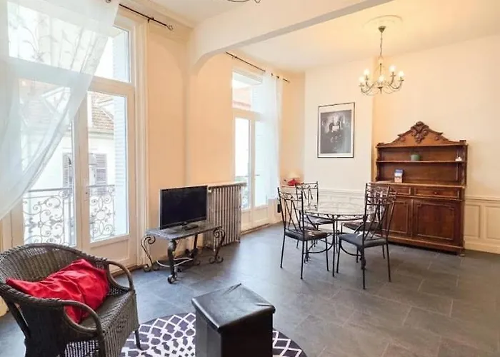 De Charme, Centre Vichy, Thermes Апартаменты *